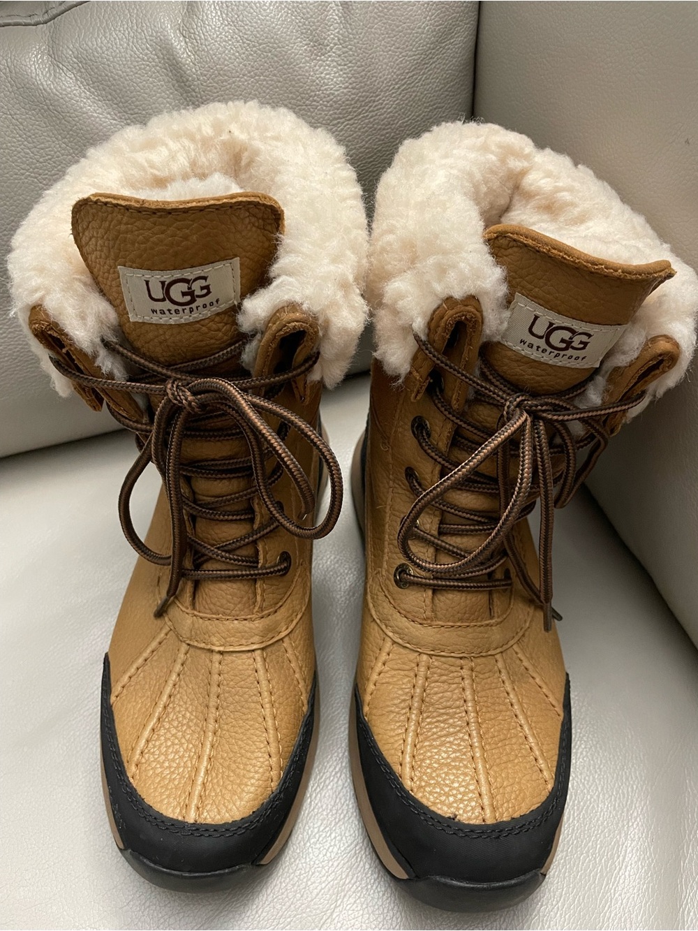 UGG Tan Waterproof Shearling-Lined Lace-Up Winter Boots Sz.7.5